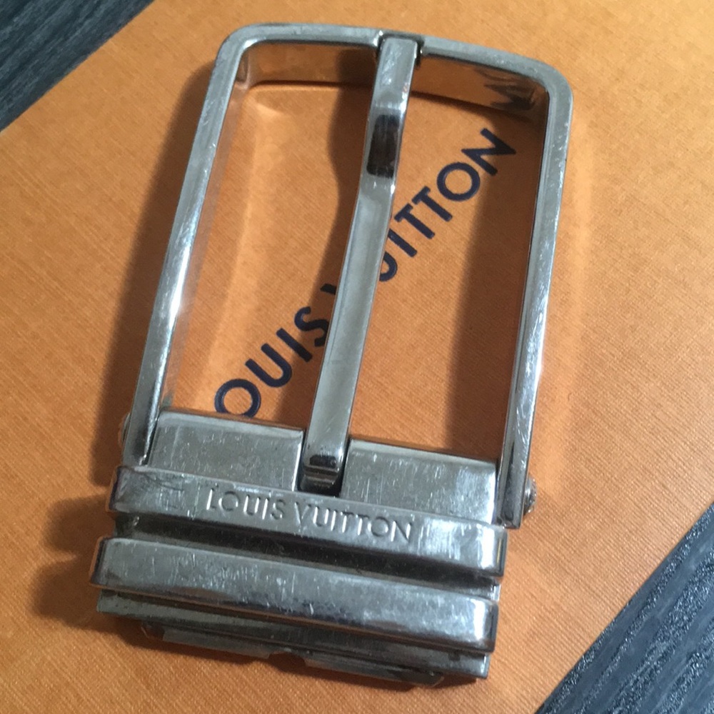 Louis Vuitton belt buckle
